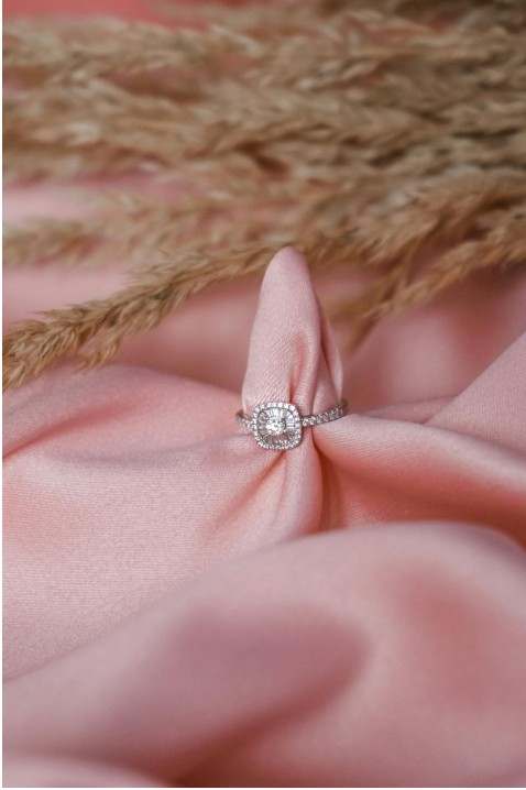 Ring mit Edelstein